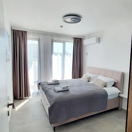 Apartament Sunshine Rose - Sea View, Neubau, Luxus Święty Włas